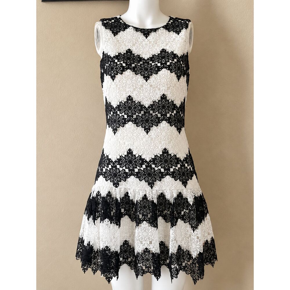 BETSEY JOHNSON Black White Floral Lace Fit & Flare Dress Sleeveless Size 8